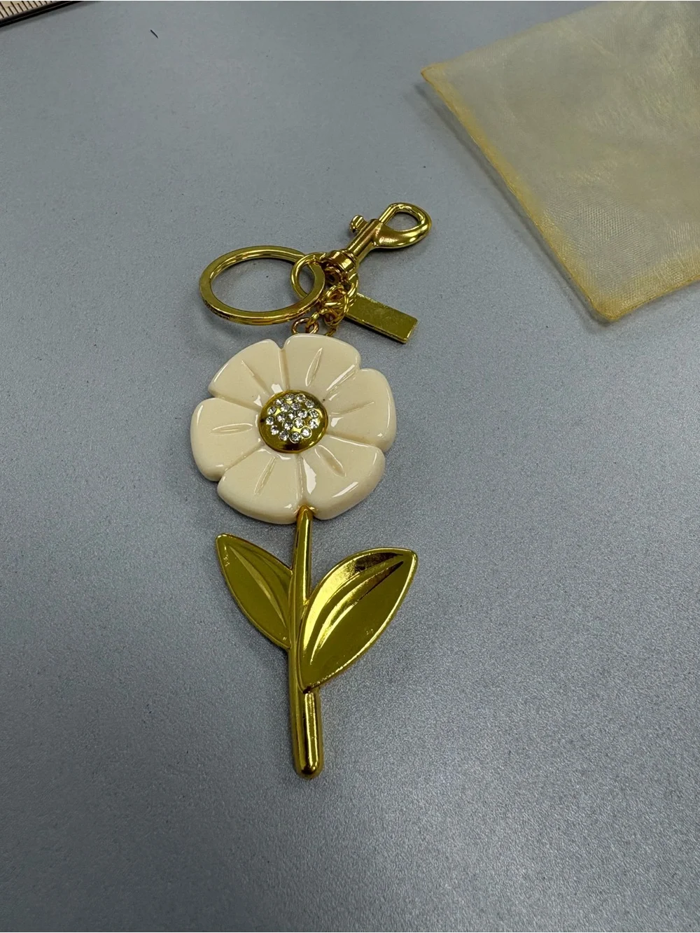 Floral Crystal Center Keychain Charm - Cream & Gold